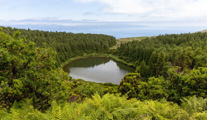 Azoren - Insel Pico: Verwunschener See im Hochland
