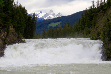 La rivière Bow est une rivière à Banff, Alberta, Canada