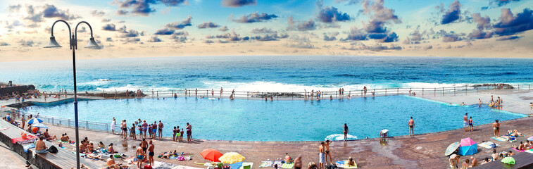 Paisaje marino de Tenerife. Costa y mar.  Piscina natural con agua de mar. Idílico paisaje marino...