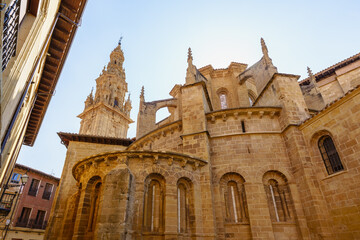 Fototapeta premium Rear view of the Romanesque apse of the cathedral of Santo Domingo de la Calzada and the baroque bell tower