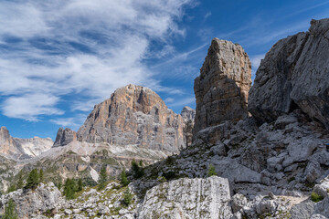 Fototapeta na wymiar landscapes of the dolomites around cinque torri