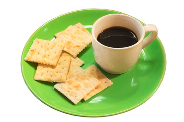 Black coffee with crackers on green plate.