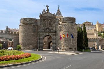 Fototapeta na wymiar The Puerta de Bisagra Nueva (