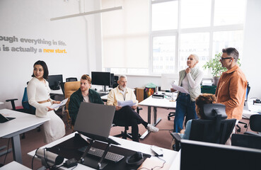 Fototapeta premium Colleagues having meeting in office