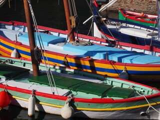 Fototapeta na wymiar Colourful fishing boats in Collioure