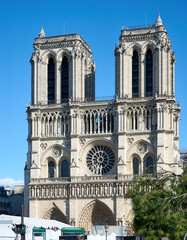 Fototapeta na wymiar Notre Dame Cathedral from the front in Paris