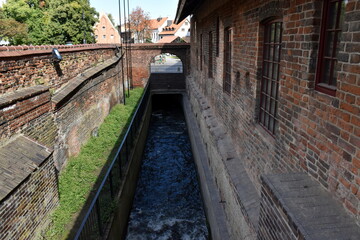 Fototapeta na wymiar Kanal an der Großen Mühle in Danzig