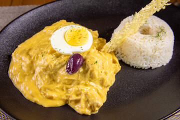 typical peruvian food, aji de gallina