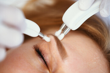 Skin treatment with microcurrents.