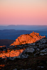 Obraz premium last light on the rocks