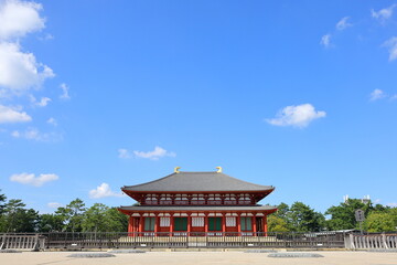 中金堂と秋の空