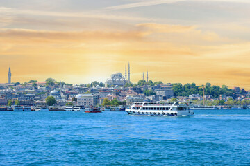 Fototapeta premium Istanbul city with Suleymaniye Mosque with boats in golden horn