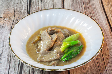  Noodles with Pork in Gravy Sauce (Rad-Na Moo)