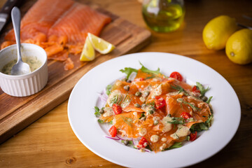 sliced and smoked salmon salada