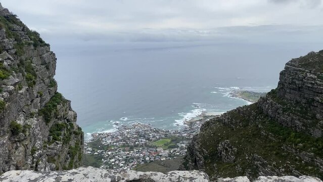 Top of table mountain, camps bay side, Kasteel poort 