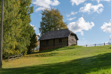 Fototapeta na wymiar old barn building