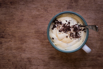 Emaille Tasse mit hausgemachter Herrencreme