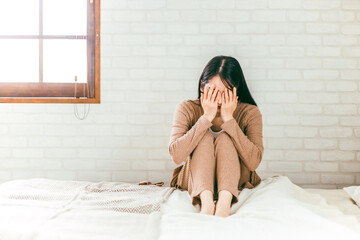 絶望する女性（不眠症・ノイローゼ）
