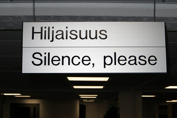 Hiljaisuus Silence, please Library notice
