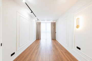 Fototapeta na wymiar interior design of empty bright room with big window and floor