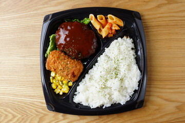 ハンバーグ＆クリームコロッケ弁当