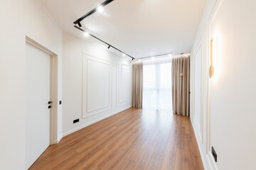 Fototapeta na wymiar interior design of empty bright room with big window and floor