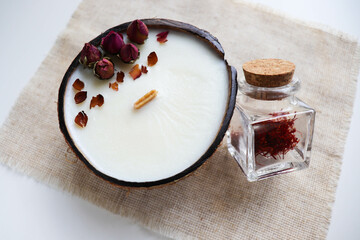 original candle in coconut from natural soy wax with a wooden wick