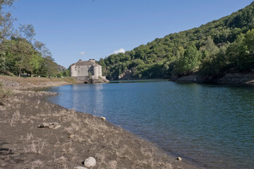 Château bord de l'eau