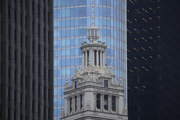 Naklejka premium Gebäudefassaden im Dämmerlicht