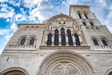 Fototapeta premium Beautiful detail on the exterior of the Abbaye de Vezelay. Reconstructed and restored the exterior of this cathedral is in top condition
