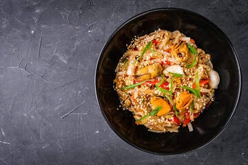 Fototapeta na wymiar delicious chinese fried noodles on a black background