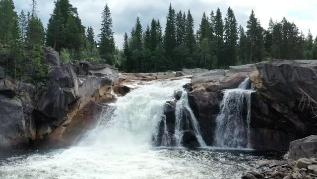 cascade et torrent en Norv&egrave;ge