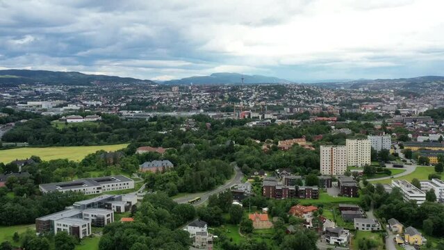 survol du fjord de Trondheim et Ch&acirc;teau de Steinvikholm (Trondheimsfjord)