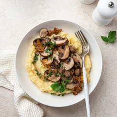 Creamy polenta with fried mushrooms