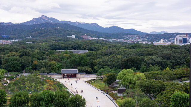 Parks and old buildings in downtown Seoul
