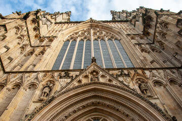 Facade view of the 13th century medieval Gothic style Cathedral and Metropolitical Church of Saint Peter in York, commonly known as York Minster, in North Yorkshire, England, UK - obrazy, fototapety, plakaty