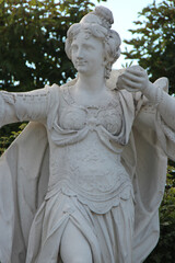 Obraz na płótnie Canvas mythologic statue in the garden of the belvedere in vienna (austria)