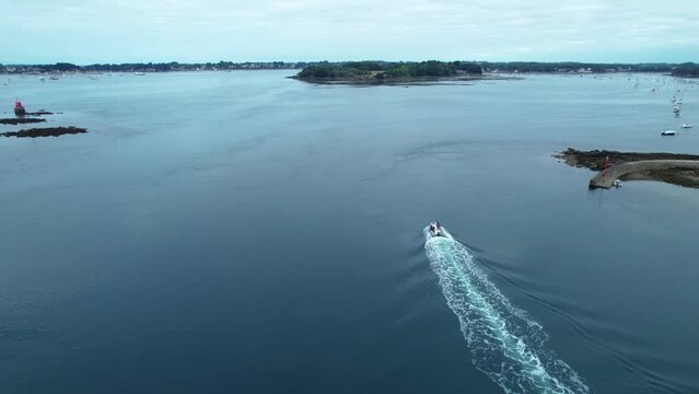 lake and clouds - golf du morbihan