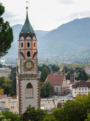 Fototapeta na wymiar Pfarrkirche St. Nikolaus in Meran, Südtirol
