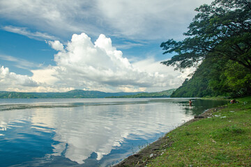 Obraz premium Green pool in the ilopango lake in municipality of san miguel tepezontes, el salvador, central america