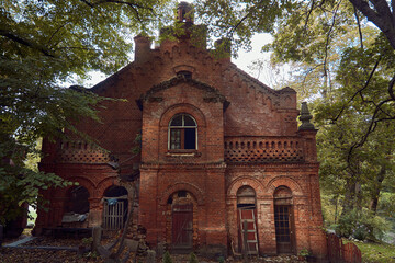 Forgotten Remnants: Abandoned Red Brick Section of Lentvaris Manor