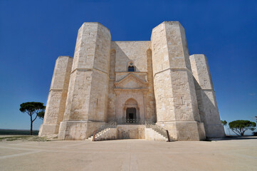 Castel del Monte situated on a hill in Andria in the Apulia region of southeast Italy. - obrazy, fototapety, plakaty