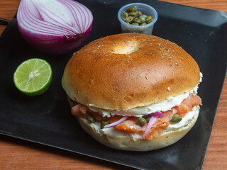 bagel with salmon 