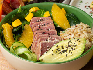 poke with tuna, quinua, vegetables, fruit