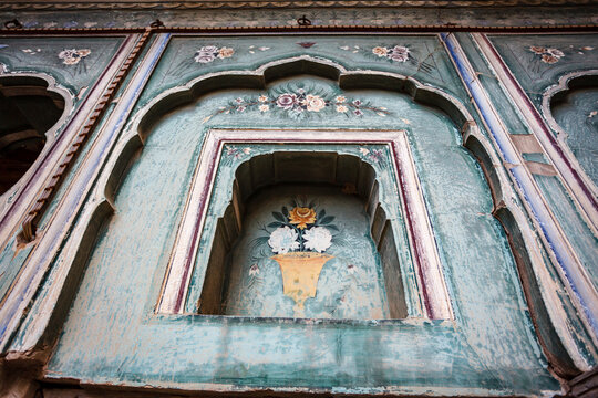 Exterior of an old haveli in Mandawa, Rajasthan, India, Asia