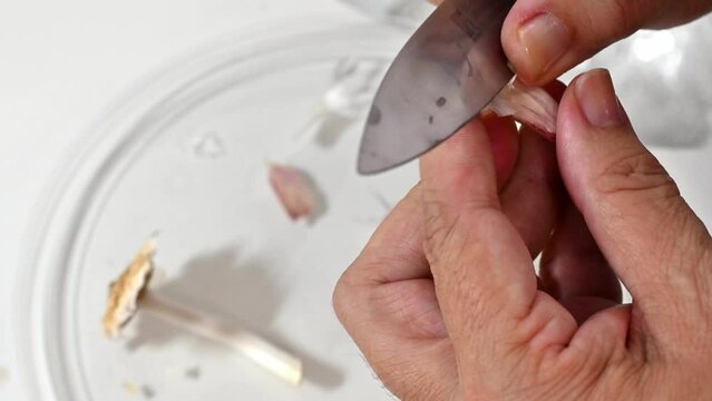 Chopping garlic in small quantities