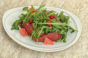 Duck salad with ruccola and grapefruit