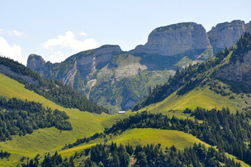 Obraz premium Farm in an Alpine Valley