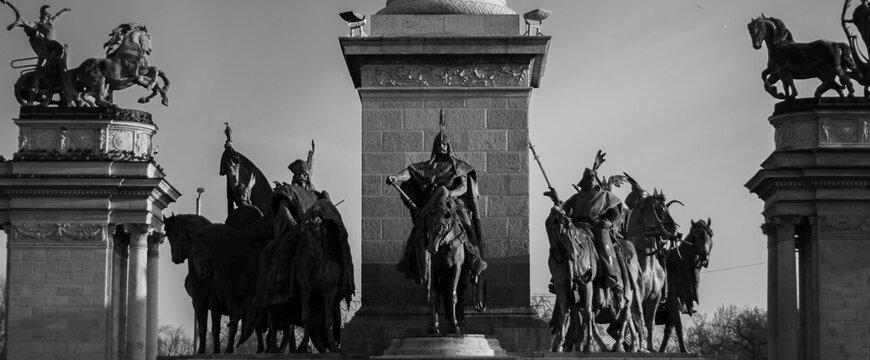 Grayscale panoramic view of statue of prince Arpad in Budapest Heroes' square