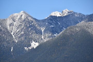 Fototapeta na wymiar Vancouver Mountain Peaks